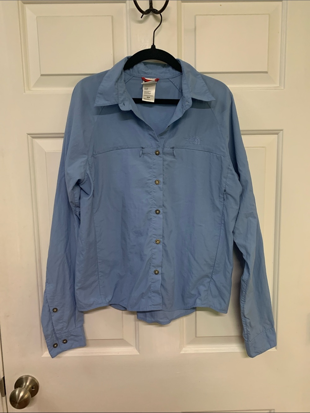 The North Face Women’s Breeze Light Blue Button-Down Shirt Size M Hidden Pockets